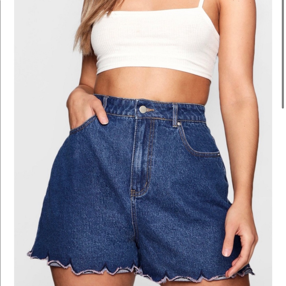 NEVER WORN!! Plus scallop hem high waisted shorts